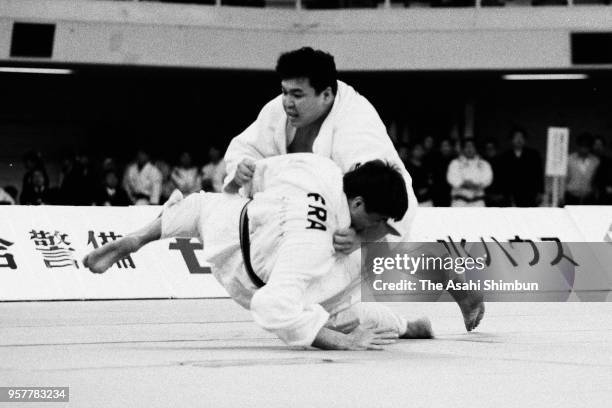 Naoya Ogawa of Japan David Douillet of France compete in the openweight final on day three of the Kano Cup International Judo Championships at Nippon...