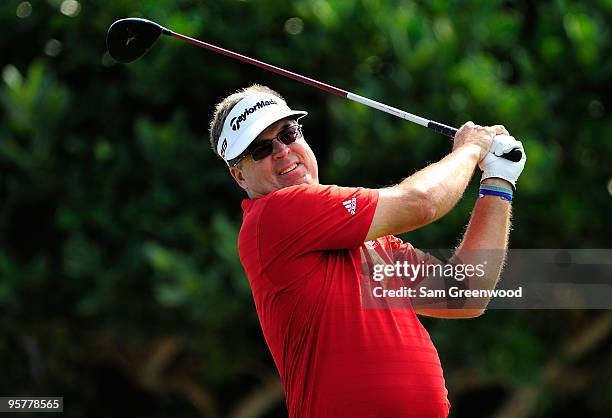 Kenny Perry hits a shot during the final round of the SBS Championship at the Plantation course on January 10, 2010 in Kapalua, Maui, Hawaii.