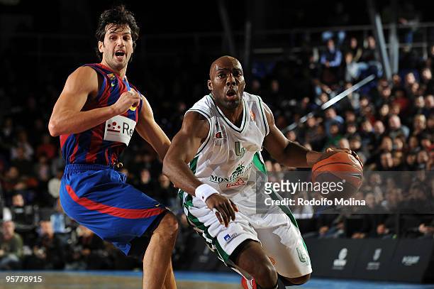 Henry Domercant, #4 of Montepaschi Siena competes with Gianluca Basile, #5 of Regal FC Barcelona during the Euroleague Basketball Regular Season...