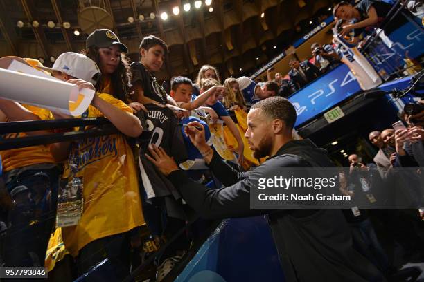 Stephen Curry of the Golden State Warriors signs autographs for fans before Game Two of the Western Conference Semifinals during the 2018 NBA...