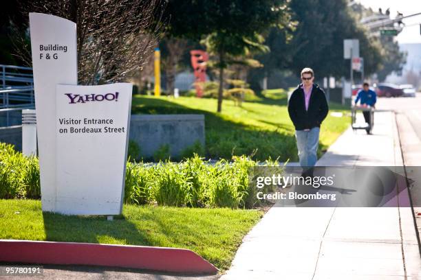 Pedestrians walk outside Yahoo! Inc. Headquarters in Sunnyvale, California, U.S., on Thursday, Jan. 14 , 2010. Yahoo! Inc., owner of the No. 2 search...