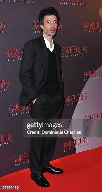 Actor Eric Elmosnino attends the premiere of ''Gainsbourg'' at the Cinema Gaumont Opera on January 14, 2010 in Paris, France.