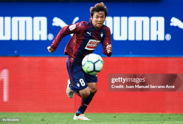 Takashi Inui of SD Eibar controls the ball during the La Liga match between SD Eibar and UD Las Palmas at Ipurua Municipal Stadium on May 12, 2018 in...