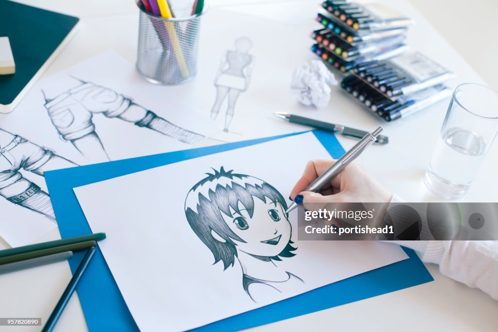 Freelancer werken bij haar kantoor aan huis