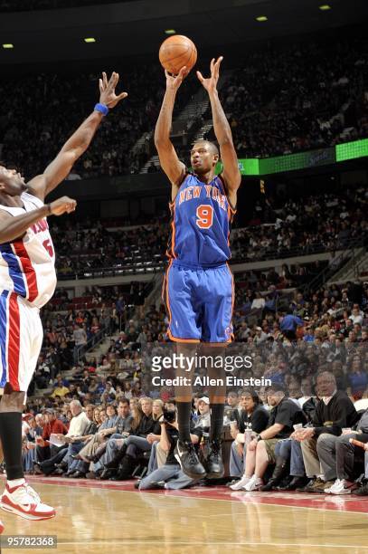 Jonathan Bender of the New York Knicks shoots a jump shot during the game against the Detroit Pistons at the Palace of Auburn Hills on December 29,...