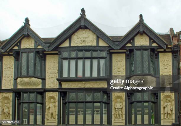 shop building from 1910 with ornate sculptures of kings of england on the exterior - mock tudor stock pictures, royalty-free photos & images