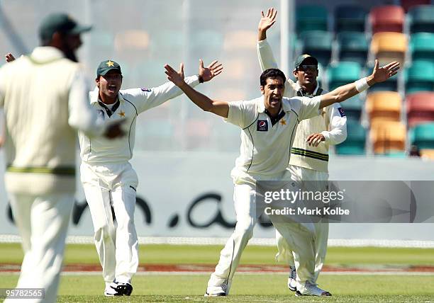 Umar Gul of Pakistan appeals for the wicket of Michael Clarke of Australia during day two of the Third Test match between Australia and Pakistan at...