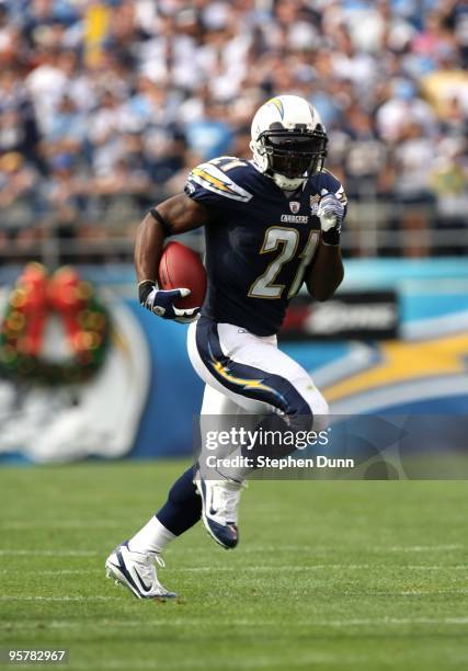 Running back LaDainian Tomlinson#21 of the San Diego Chargers carries the ball against the Cincinnati Bengals on December 20, 2009 at Qualcomm...