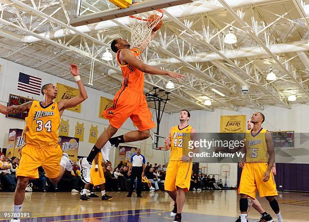 Shane Edwards of the Albuquerque Thunderbirds shoots a layup against Diamon Simpson, Sasha Cuic and Gabe Pruitt of the Los Angeles D-Fenders during...