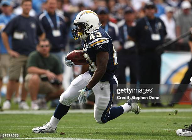 Running back Darren Sproles of the San Diego Chargers throws a pass against the Cincinnati Bengals on December 20, 2009 at Qualcomm Stadium in San...