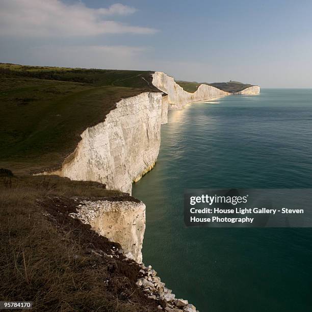 white cliffs and sea - kent sussex stock-fotos und bilder