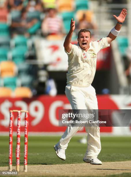 Peter Siddle of Australia appeals unsuccessfully for the wicket of Salman Butt during day two of the Third Test match between Australia and Pakistan...