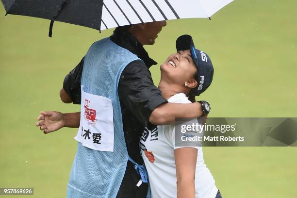 Ai Suzuki of Japan celebrates winning the Hoken No Madoguchi Ladies at the Fukuoka Country Club on May 13, 2018 in Fukuoka,Japan.