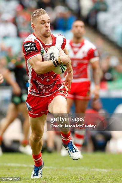 Matt Duffy of the Dragons runs the ball during the round 10 NRL match between the South Sydney Rabbitohs and the St George Illawarra Dragons at ANZ...