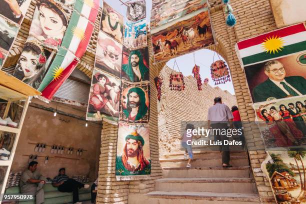 carpet shop in arbil, iraqi kurdistan - imam hussein stockfoto's en -beelden