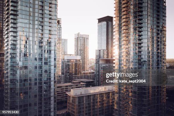 マンションのための住宅ローン - toronto ストックフォトと画像