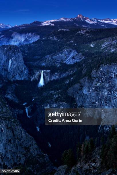 long exposure of vernal fall and nevada fall at dusk viewed from iconic glacier view overlook, summer in yosemite national park - バーナル滝 ストックフォトと画像
