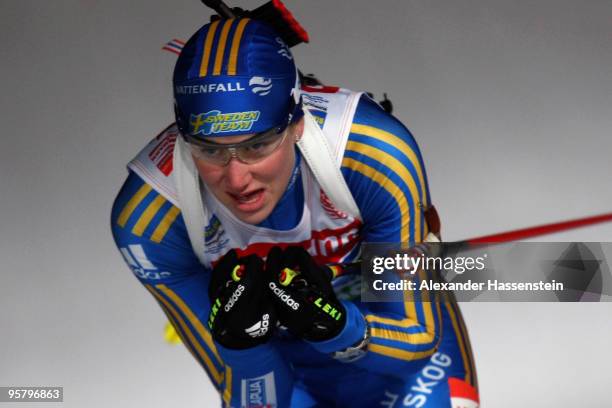 Helena Jonsson of Sweden competes during the Women's 4 x 6km Relay in the e.on Ruhrgas IBU Biathlon World Cup on January 15, 2010 in Ruhpolding,...