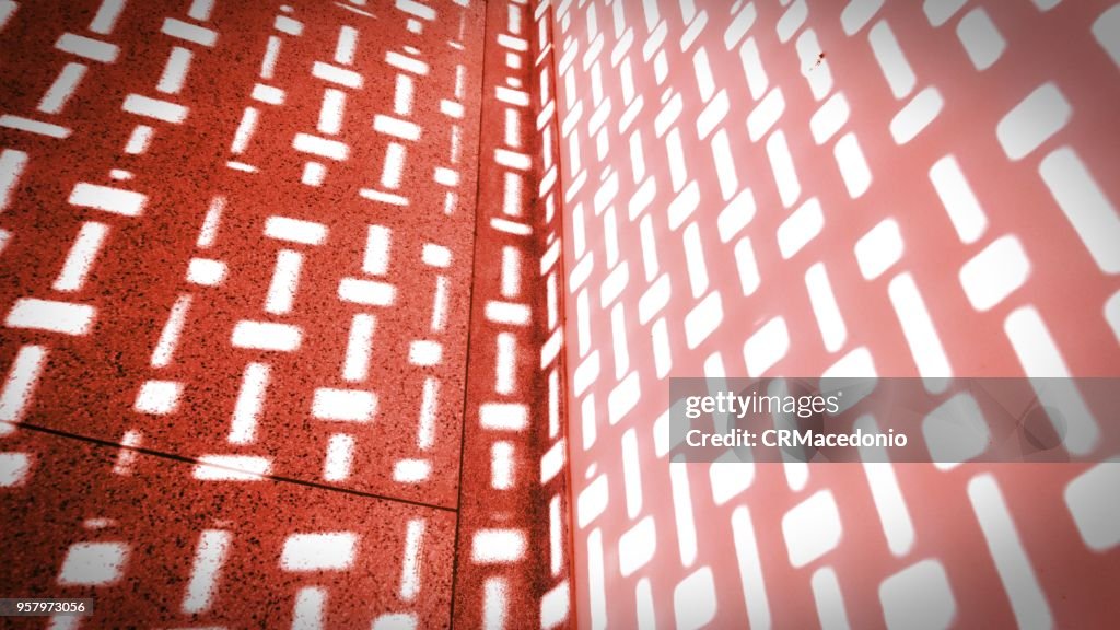 Light in red and white.