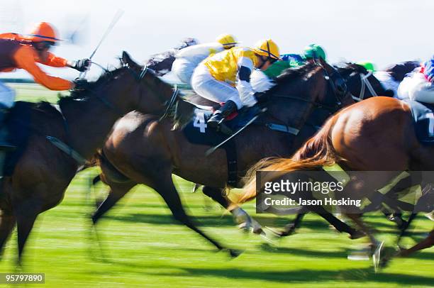 horse racing - jockey stock-fotos und bilder