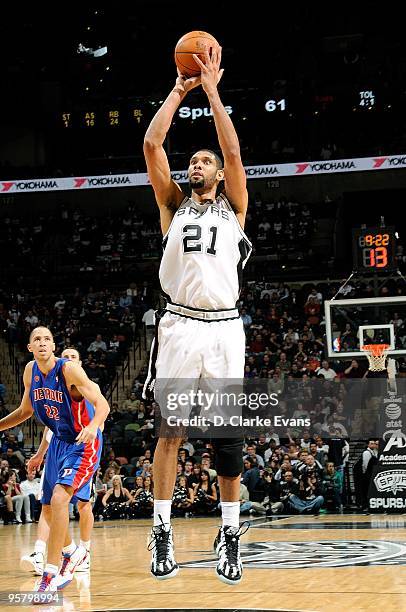 Tim Duncan of the San Antonio Spurs shoots a jumper during the game against the Detroit Pistons on January 6, 2010 at the AT&T Center in San Antonio,...