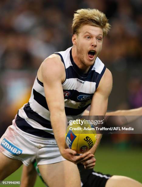 George Horlin-Smith of the Cats handpasses the ball during the 2018 AFL round eight match between the Collingwood Magpies and the Geelong Cats at the...