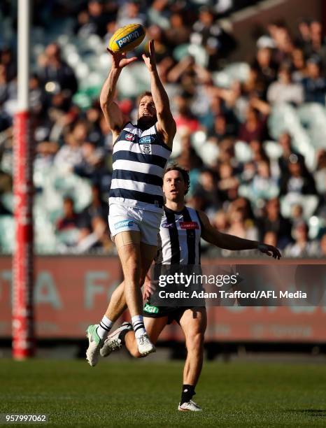 Stewart Crameri of the Cats marks the ball during the 2018 AFL round eight match between the Collingwood Magpies and the Geelong Cats at the...