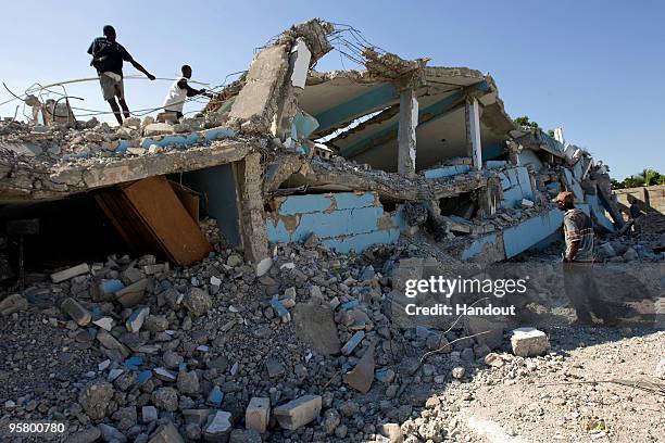 Rummage Photos and Premium High Res Pictures - Getty Images