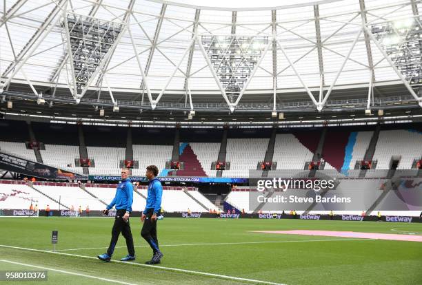 Jordan Pickford of aEverton nd Dominic Calvert-Lewin of Everton look around the stadium prior to the Premier League match between West Ham United and...