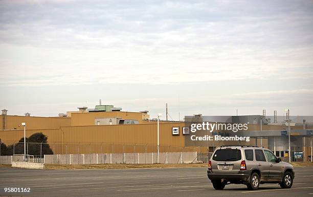Lone vehicle sits in the parking lot of a General Motors Co. Assembly plant in Shreveport, Louisiana, U.S., on Friday, Jan. 15, 2010. GM said it's...