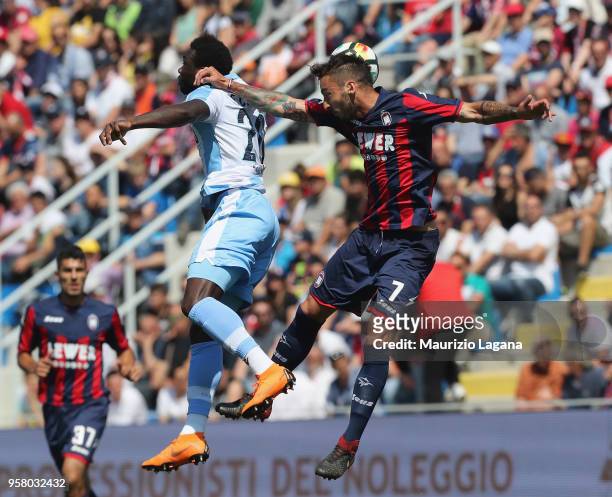 Federico Ceccheirini of Crotone competes for the ball in air with Felipe Caicedo of Lazio during the serie A match between FC Crotone and SS Lazio at...