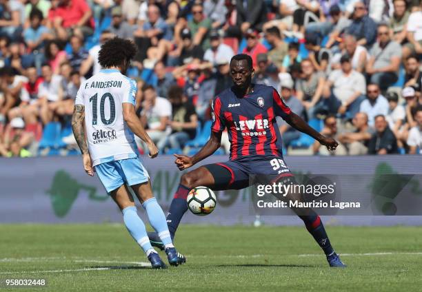 Nwankwo Simy of Crotone competes for the ball with Felipe Anderson of Lazio during the serie A match between FC Crotone and SS Lazio at Stadio...