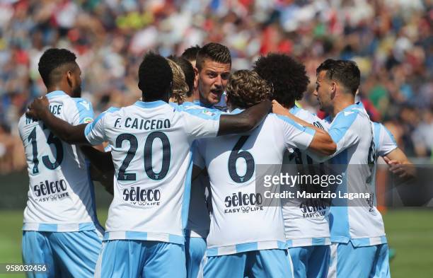 Players of Lazio celebrate during the serie A match between FC Crotone and SS Lazio at Stadio Comunale Ezio Scida on May 13, 2018 in Crotone, Italy.