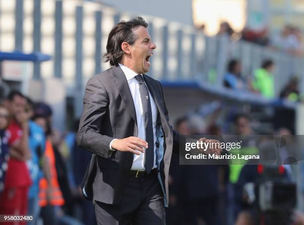 Head coach of Lazio Simone Inzaghi reacts during the serie A match between FC Crotone and SS Lazio at Stadio Comunale Ezio Scida on May 13, 2018 in...