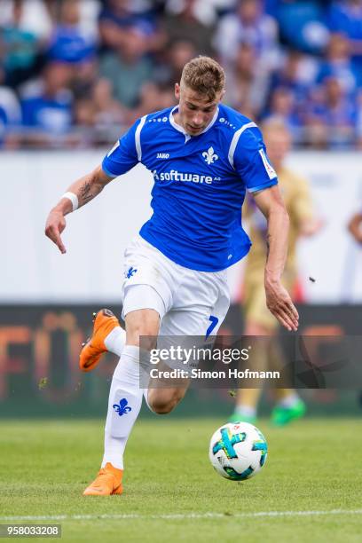 Felix Platte of Darmstadt controls the ball during the Second Bundesliga match between SV Darmstadt 98 and FC Erzgebirge Aue at...