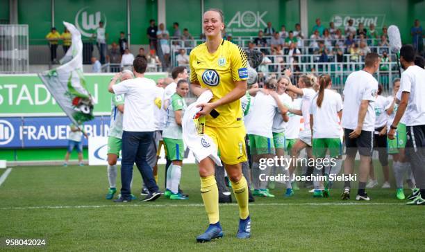 Almuth Schult of Wolfsburg celebrate after the Allianz Frauen Bundesliga match between VfL Wolfsburg and SGS Essen at AOK-Stadion on May 13, 2018 in...