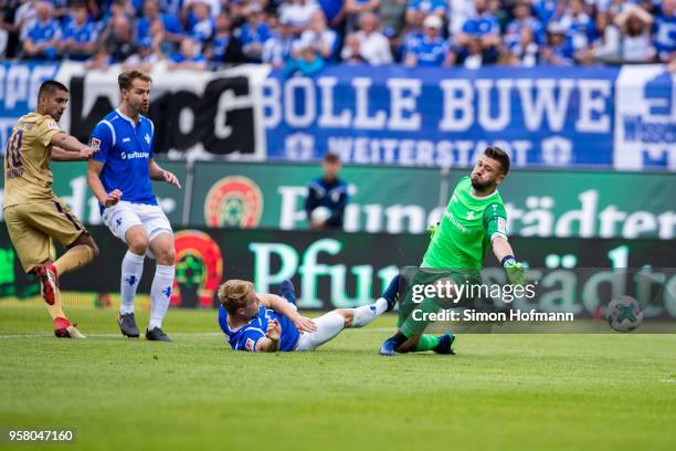 Dimitrij Nazarov of Aue tries to score against goalkeeper Daniel Heuer Fernandes of Darmstadt during the Second Bundesliga match between SV Darmstadt...