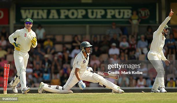 Brad Haddin and Michael Hussey of Australia appeal unsuccessfully for the stumping of Umar Gul of Pakistan during day two of the Third Test match...