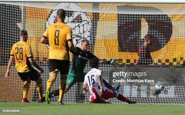 Philipp Hosiner of Berlin scores the first goal during the Second Bundesliga match between SG Dynamo Dresden and 1.FC Union Berlin at DDV-Stadion on...