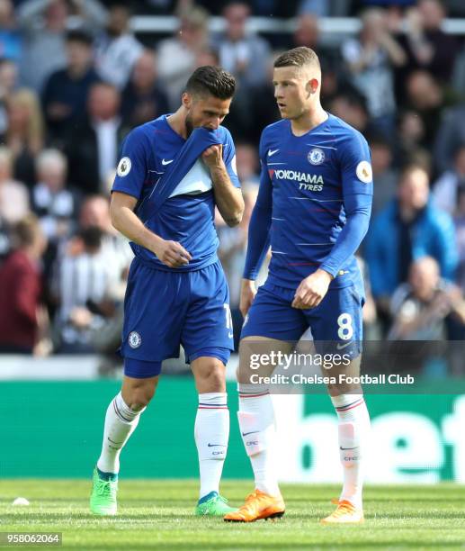 Olivier Giroud of Chelsea and Ross Barkley of Chelsea looks dejected after Newcastle United scored their third goal during the Premier League match...