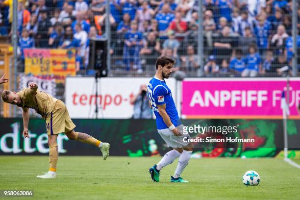 Pascal Koepke of Aue scores a disallowed goal during the Second Bundesliga match between SV Darmstadt 98 and FC Erzgebirge Aue at...