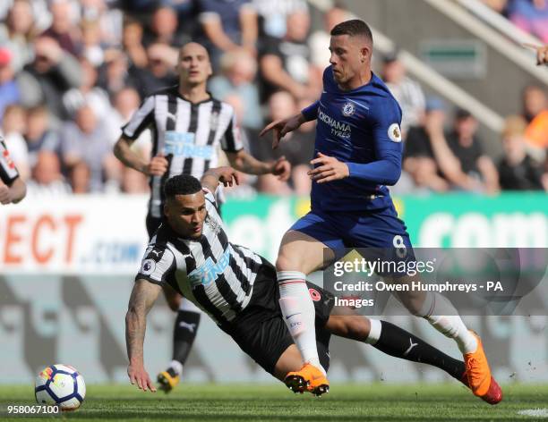 Newcastle United's Jamaal Lascelles and Chelsea's Ross Barkley during the Premier League match at St James' Park, Newcastle.