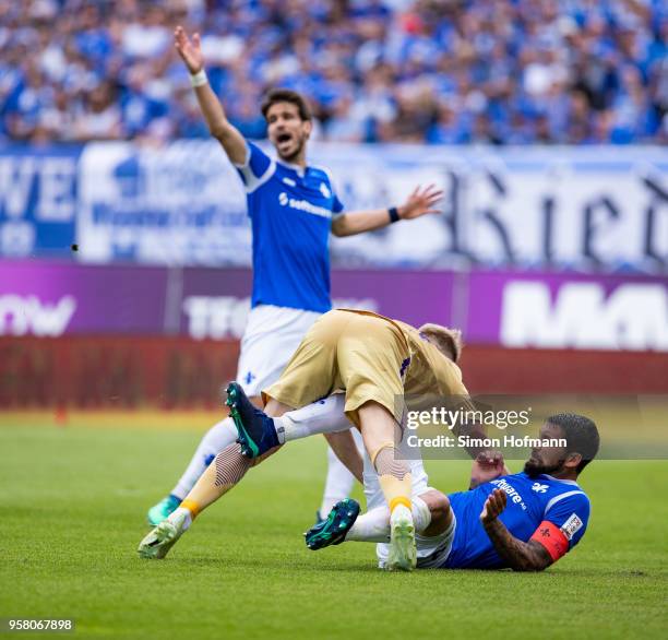 Pascal Koepke of Aue gets injured as he is challenged by Aytac Sulu of Darmstadt during the Second Bundesliga match between SV Darmstadt 98 and FC...