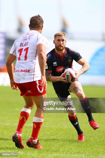 Sam Tomkins of Wigan Warriors runs with the ball during round six of the Ladbrokes Challenge Cup at KCOM Craven Park on May 13, 2018 in Hull, England.