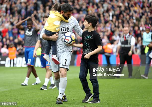 Julian Speroni of Crystal Palace enjoys the lap of honour with his children after the Premier League match between Crystal Palace and West Bromwich...