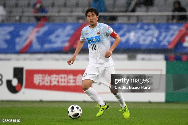 Hiroki Miyazawa of Consadole Sapporo in action during the J.League J1 match between FC Tokyo and Consadole Sapporo at Ajinomoto Stadium on May 13,...