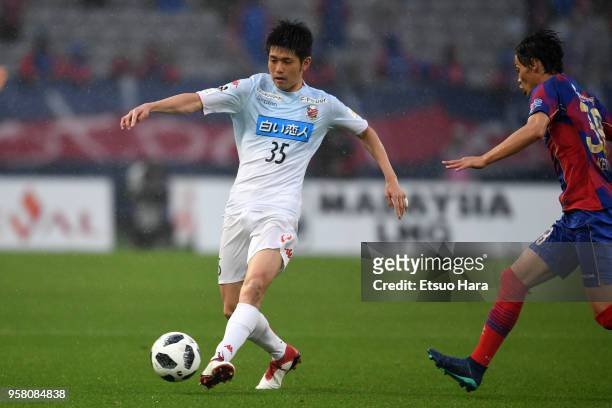 Ryosuke Shindoof Consadole Sapporo in action during the J.League J1 match between FC Tokyo and Consadole Sapporo at Ajinomoto Stadium on May 13, 2018...