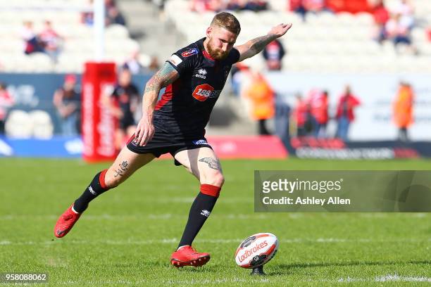 Sam Tomkins of Wigan Warriors kicks at goal during round six of the Ladbrokes Challenge Cup at KCOM Craven Park on May 13, 2018 in Hull, England.