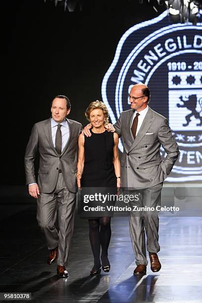 Gildo, Anna and Paolo Zegna acknowledge the applause of the public after the Ermenegildo Zegna Milan Menswear Autumn/Winter 2010 show on January 16,...