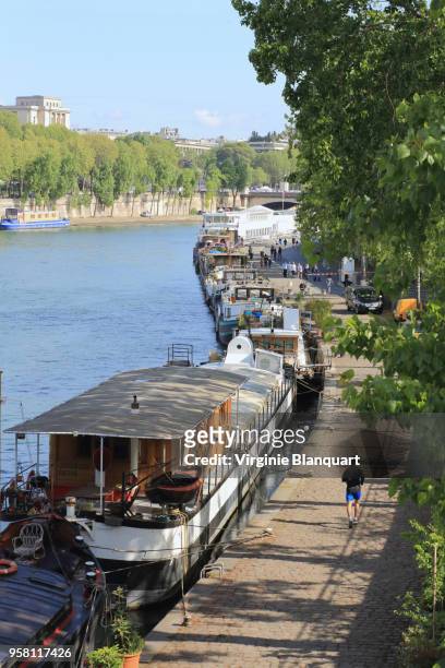 boats along the seine river. april 16th, 2017. paris. - quayside stock pictures, royalty-free photos & images